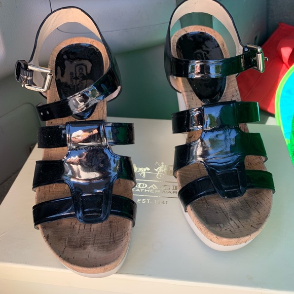 Coach - Picture 3 of 3